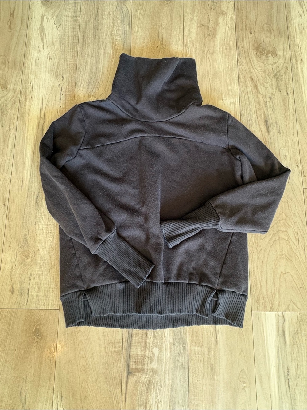ALO Yoga Black Funnel Neck Pullover Sweatshirt